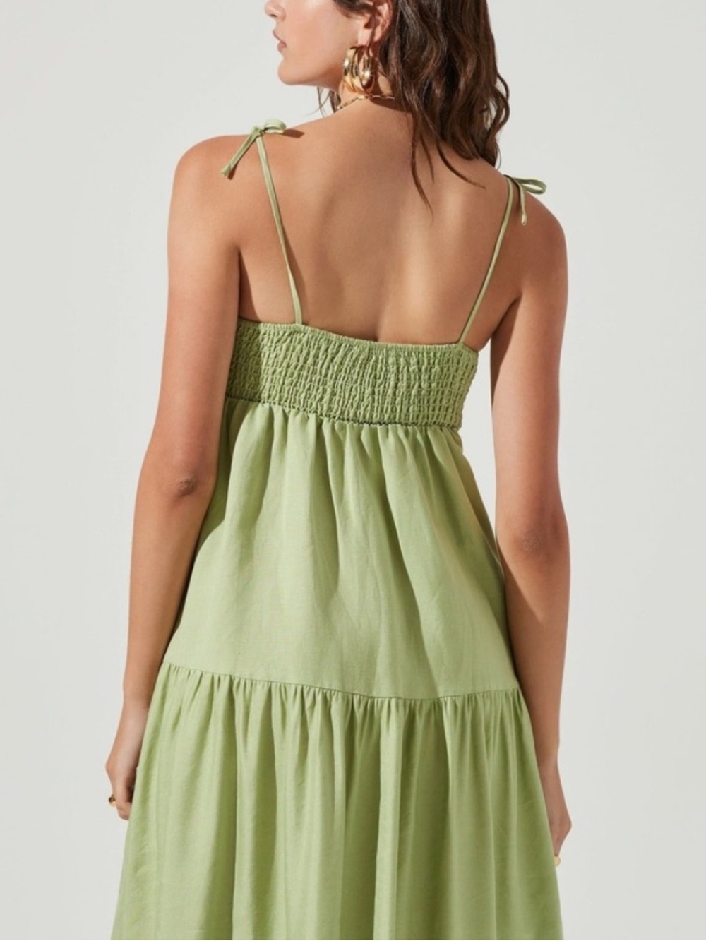 ASTR The Label Marlene Sleeveless Tiered Midi Dress in Celery Green Medium NWOT - Picture 4 of 10